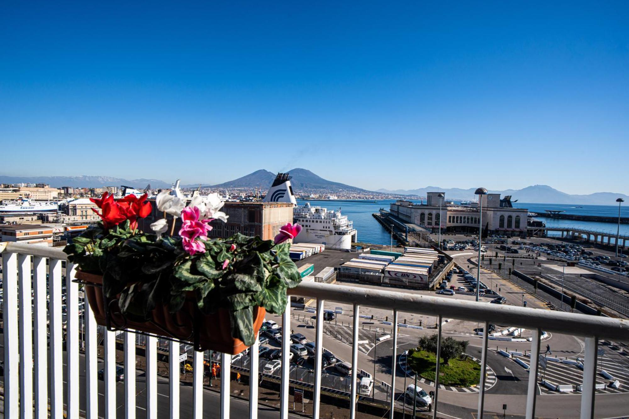 Skyhouse Beverello 3* Napoli